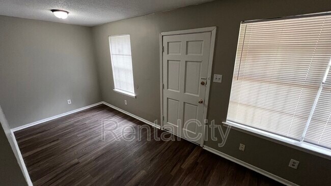 Foto del edificio - 3648 Rhea Ave