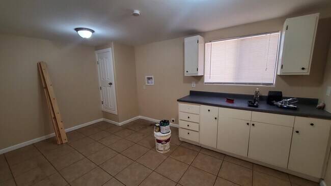 Building Photo - 3410 S Hamilton Pl