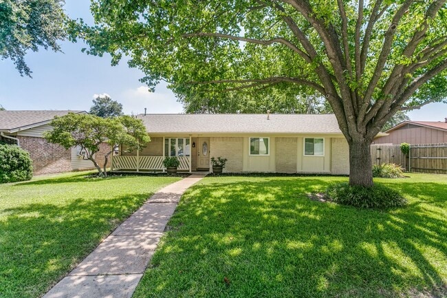 Photo - 1808 Ridgewood Dr House