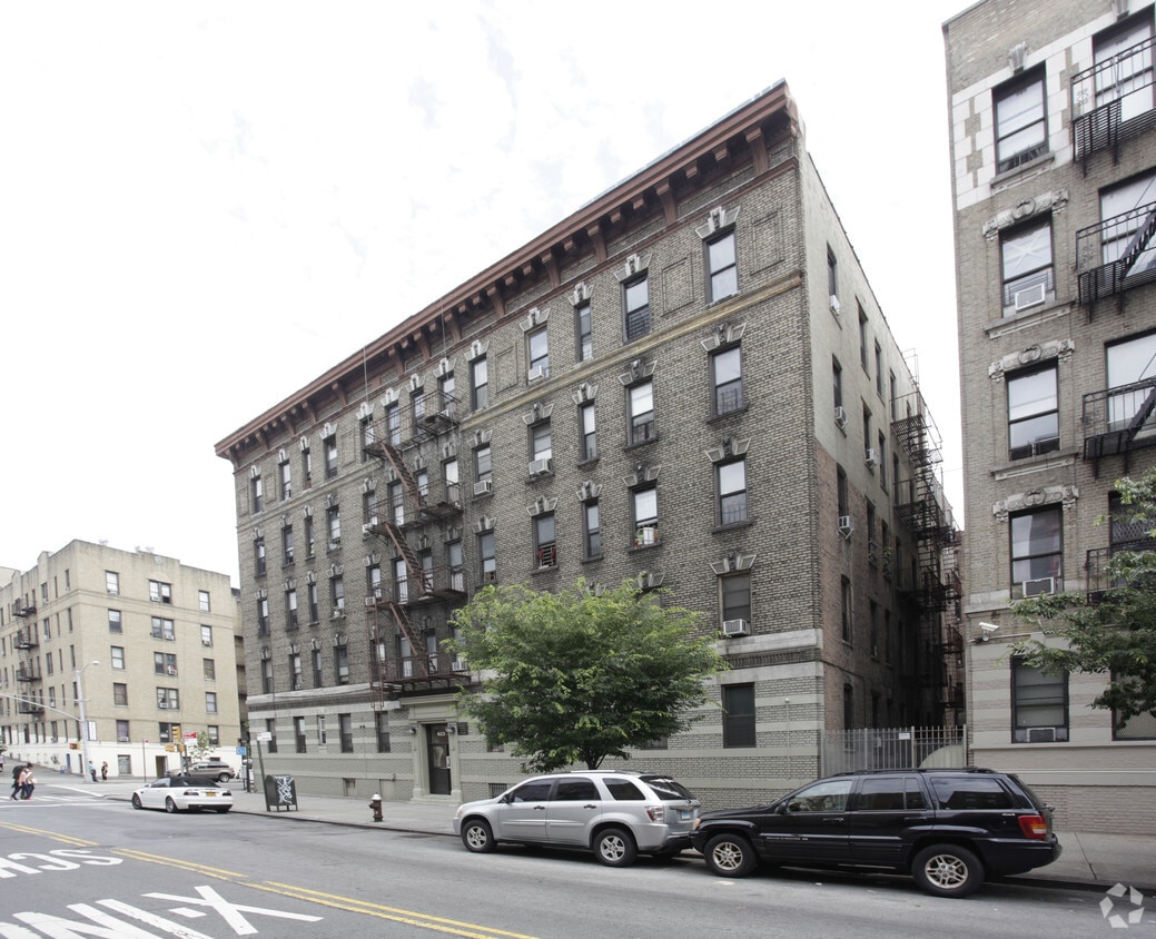 Building Photo - 623 W 204th St