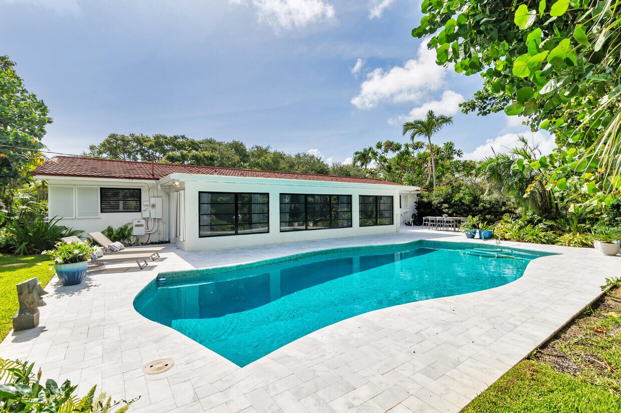 Foto principal - 7423 Clarke Rd