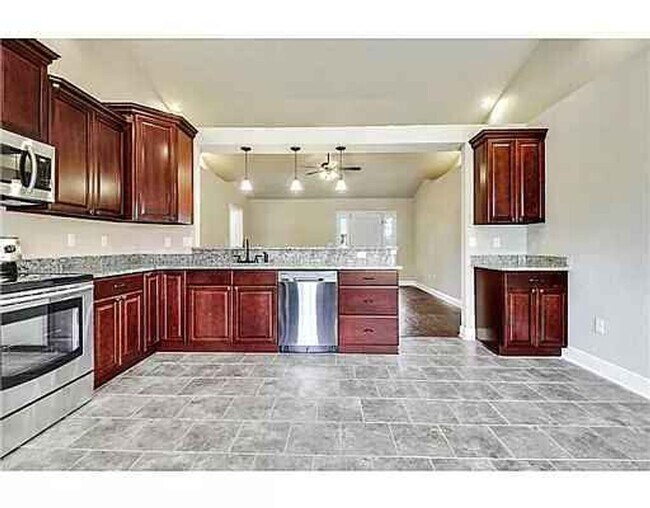 Foto del edificio - Gorgeous Brick Home located in the much desired West Wortham Elementary School area