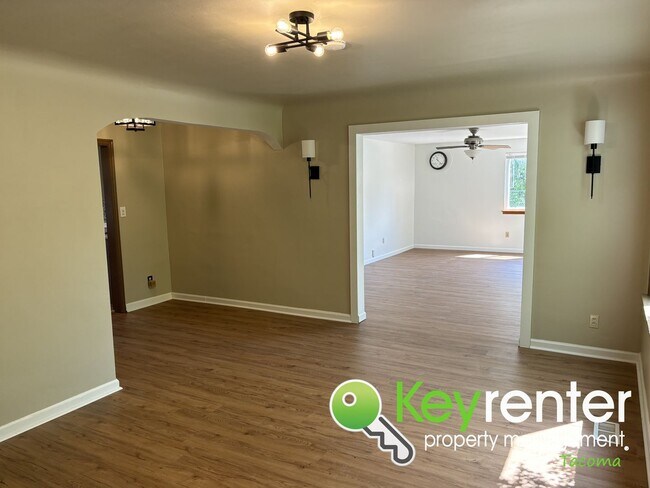 Foto del edificio - Gorgeous 3Bed/2Bath In the Heart of Tacoma!