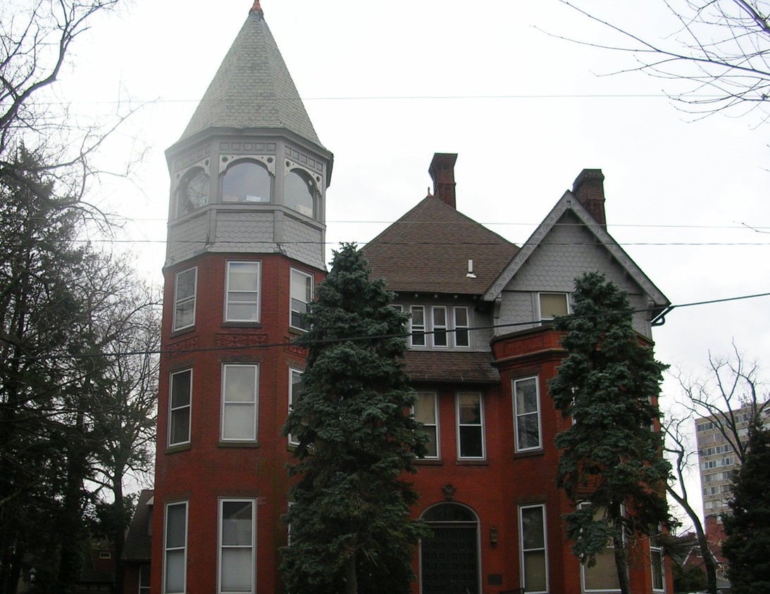 Front of Building - 1304 Delaware Ave