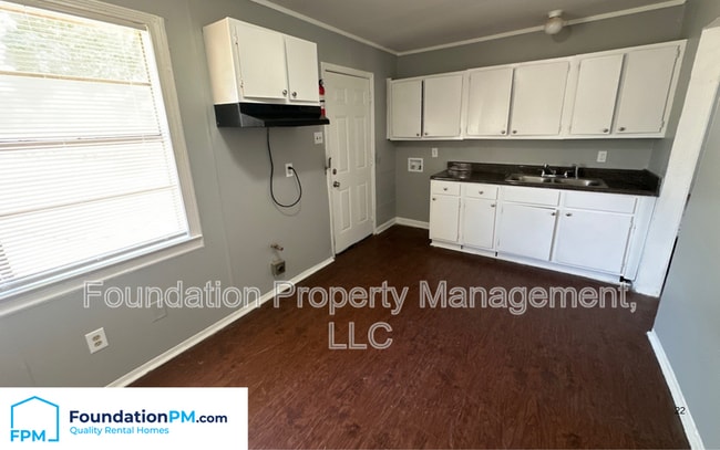 Building Photo - 3934 Hammett Dr