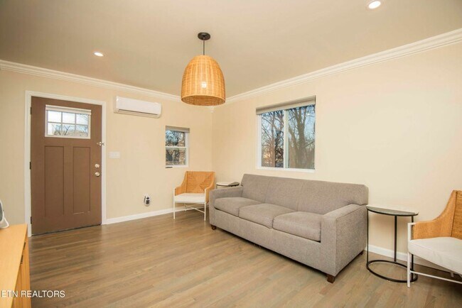 Foto del edificio - Knoxville 37914 - 2 bedroom, 1 bath home -...