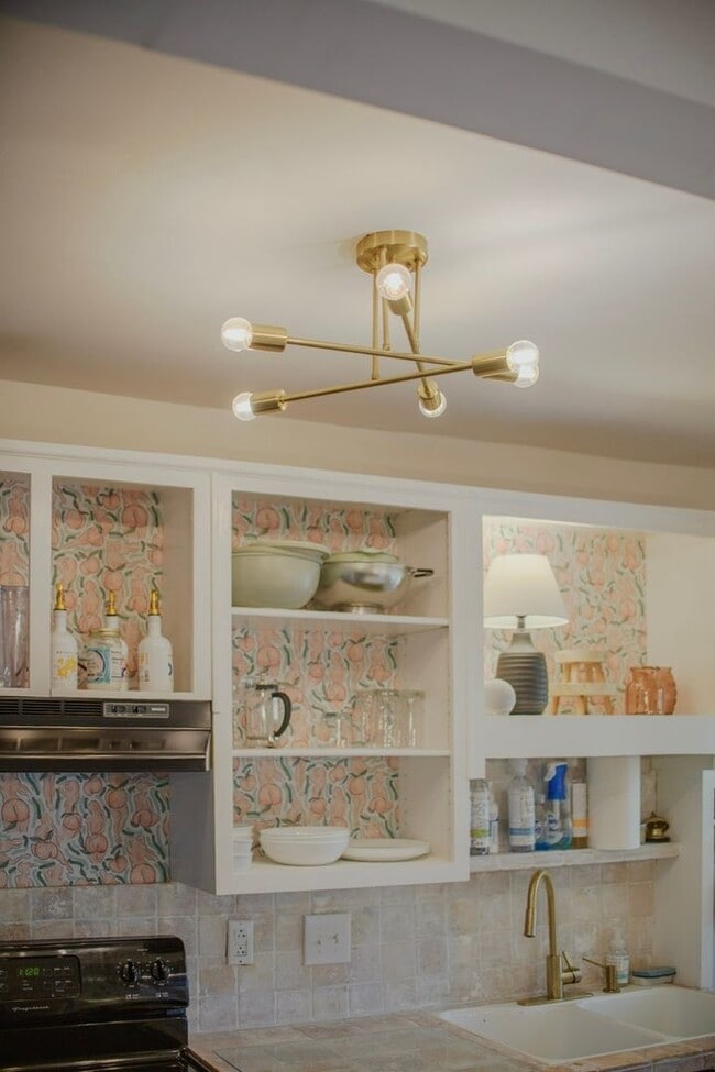 Building Photo - Charming 2 Bedroom Condo in Highland Park