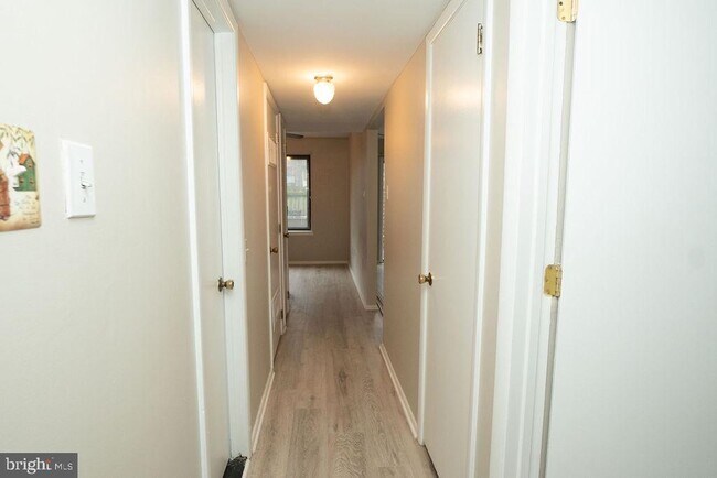 Building Photo - 63 Chelsea Cir