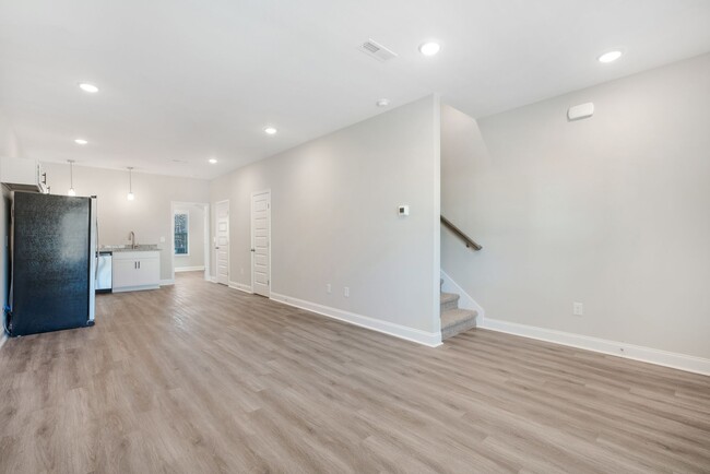 Building Photo - 9 Highland Blf Wy