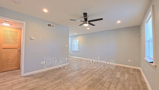 Foto del edificio - 1408 Lyle Ave