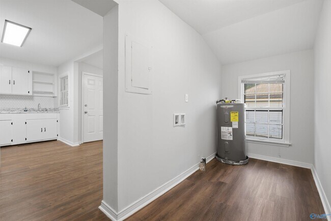 Building Photo - 2608 8th Ave SW