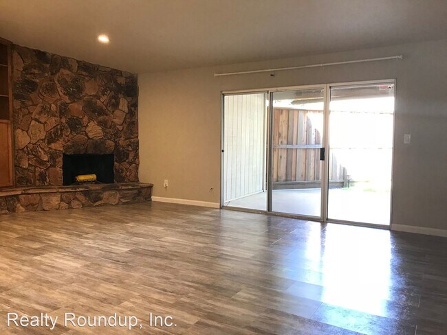 Building Photo - 3 br, 2 bath House - 1 Jenney Ct