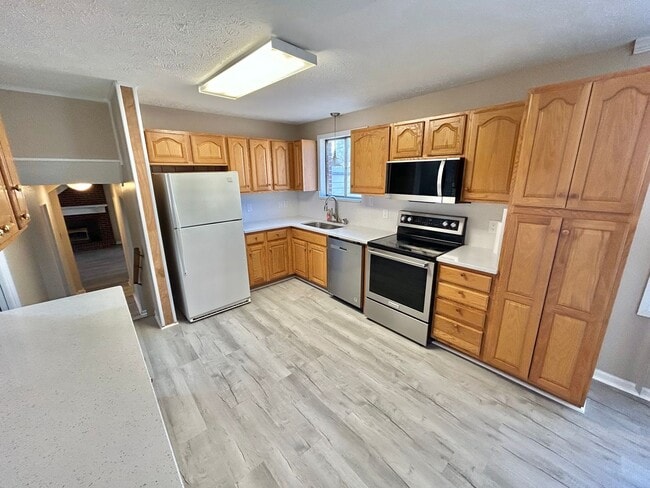 Building Photo - 7953 Meadow Dr