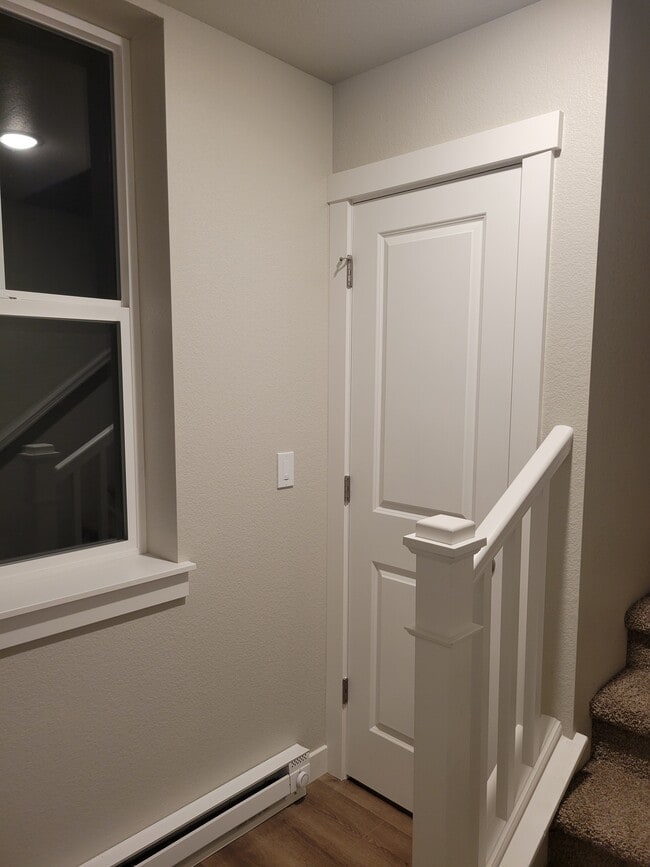 Entryway and closet - 914 Schlagel St