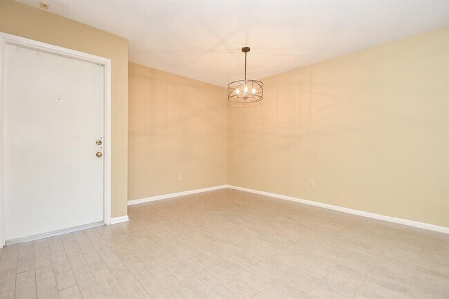 Building Photo - 3055 Walnut Bend Ln