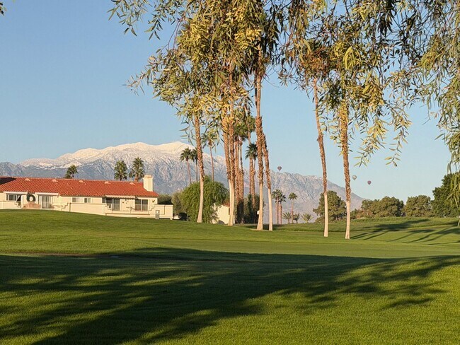 Foto del edificio - 269 Vista Royale Cir W