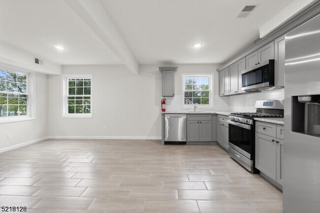 Foto del edificio - 173 Oakwood Pl