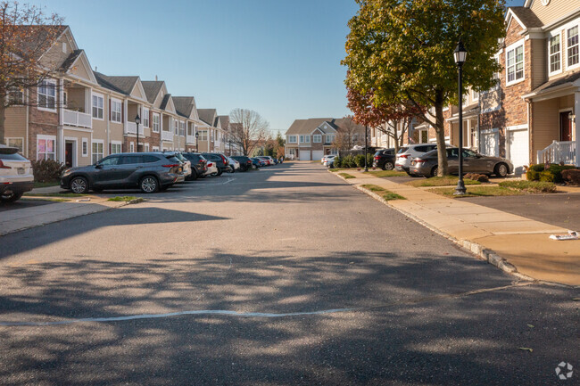 Building Photo - Seasons At Massapequa