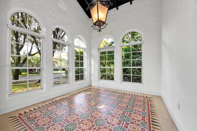 Foto del edificio - 517 Minorca Ave