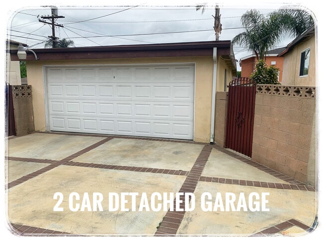 Two car garage - 500 E Fairview Blvd