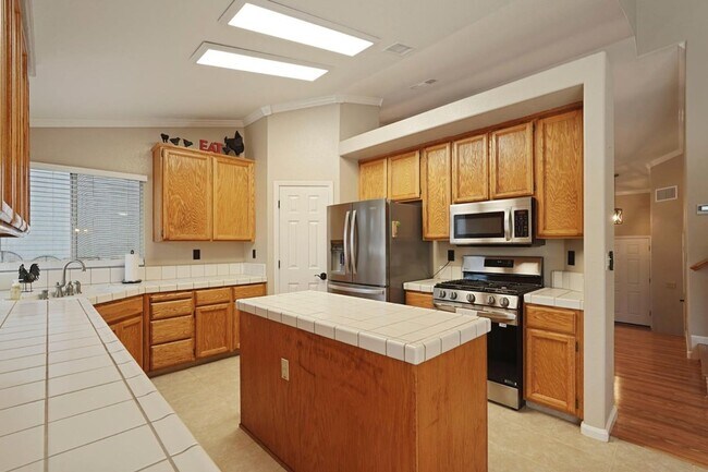 Foto del edificio - Spacious 4-Bedroom, 3-Bath Home for Rent in Elk Grove!