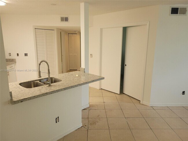 Foto del edificio - 4035 W McNab Rd