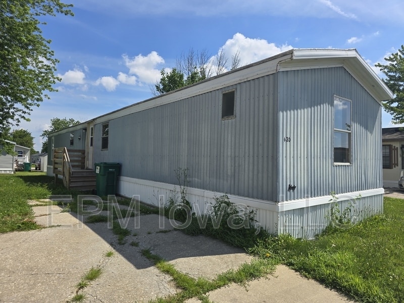 Primary Photo - 700 W Ridgeway Ave