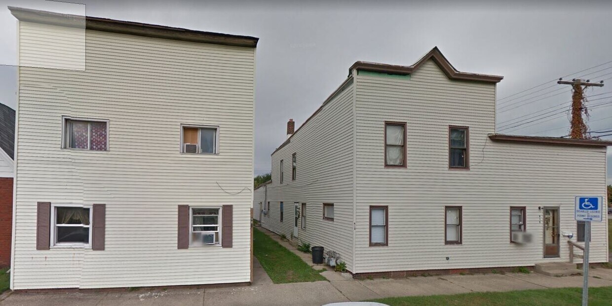 Primary Photo - 413 S Jackson St