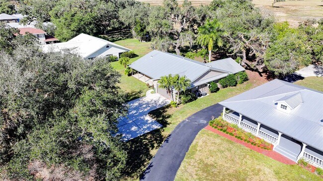 Foto del edificio - 1250 Riverbend Dr