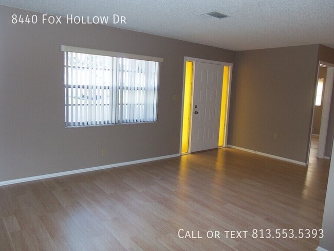 Foto del edificio - 8440 Fox Hollow Dr