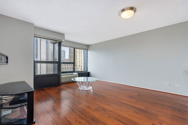 Foto del edificio - 30 E Huron St