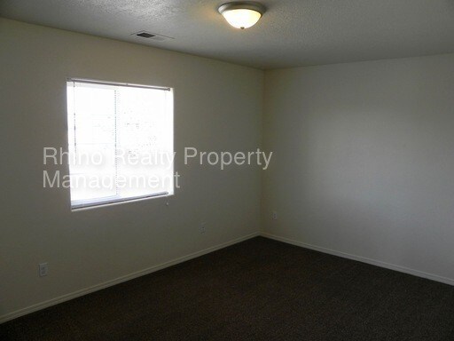 Building Photo - 509 Valencia Dr NE