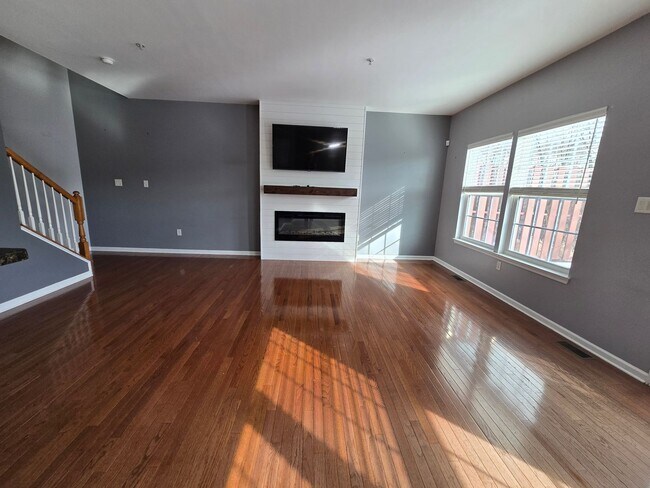 Foto del edificio - Entertainers Dream - Beautifully maintained 3 Bedroom Townhouse in Haymaker Pointe