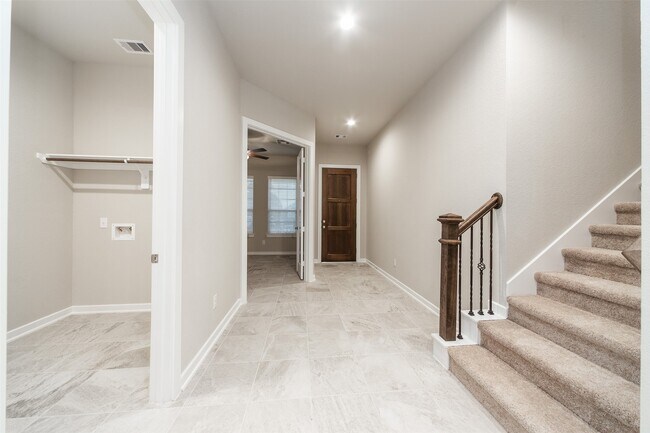 Foto del edificio - 8706 Fox Trail Dr