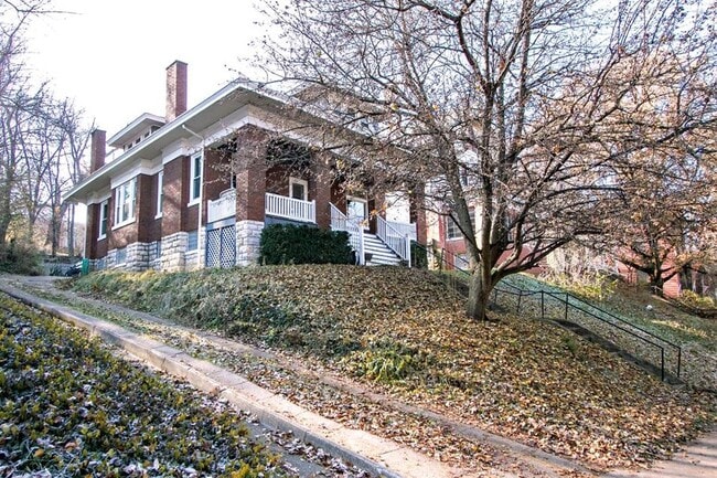 Foto del edificio - 641 Riddle Rd