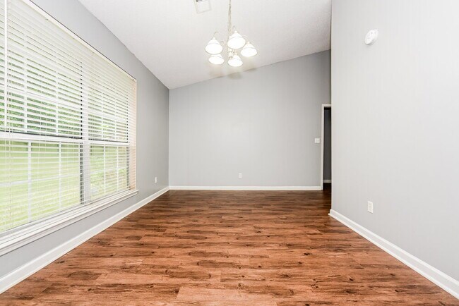 Foto del edificio - 1577 Red Briar Way