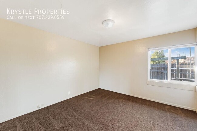Building Photo - Available now! Charming 2 bed, 1 bath dupl...