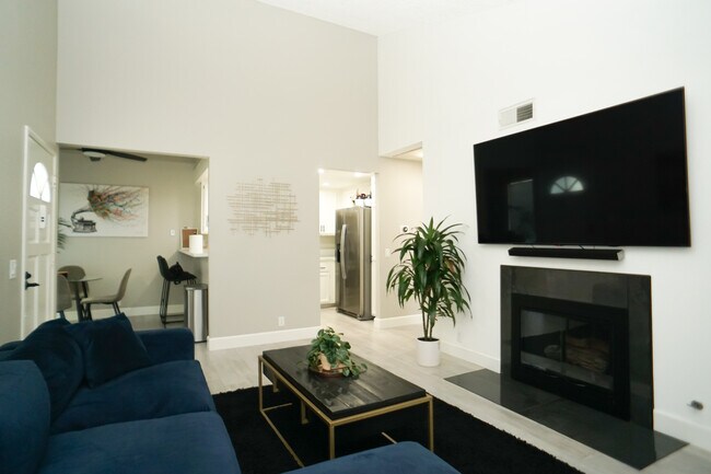 Building Photo - 1302 W Park Western Dr