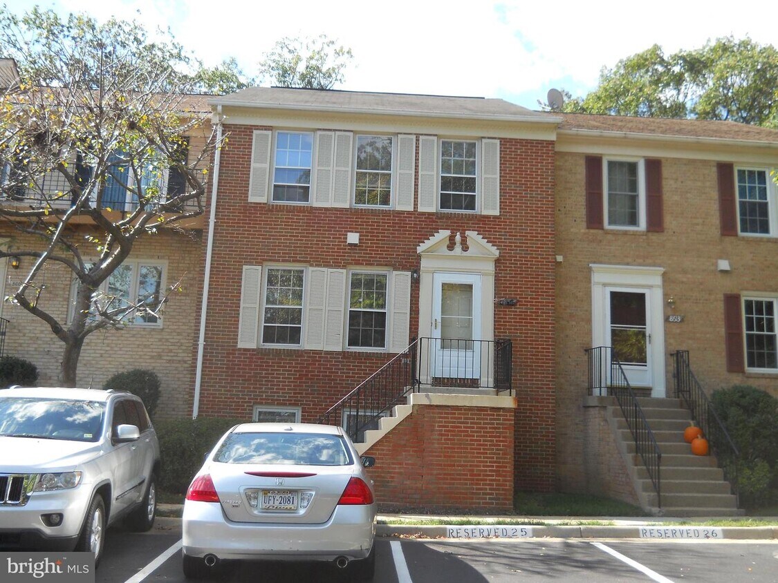 Primary Photo - 8611 Raglan Rd