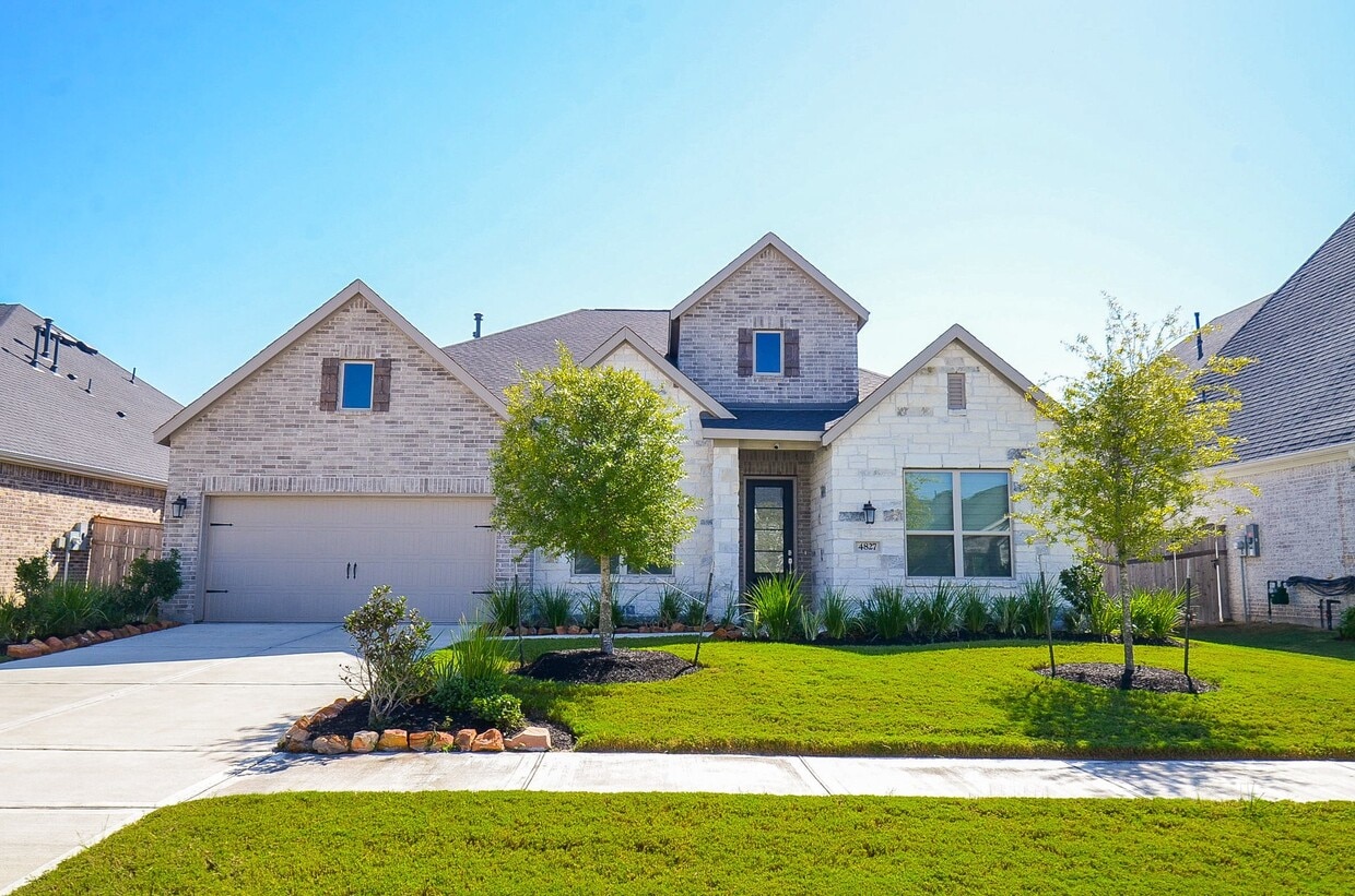 Primary Photo - 4827 Avon Ridge Way