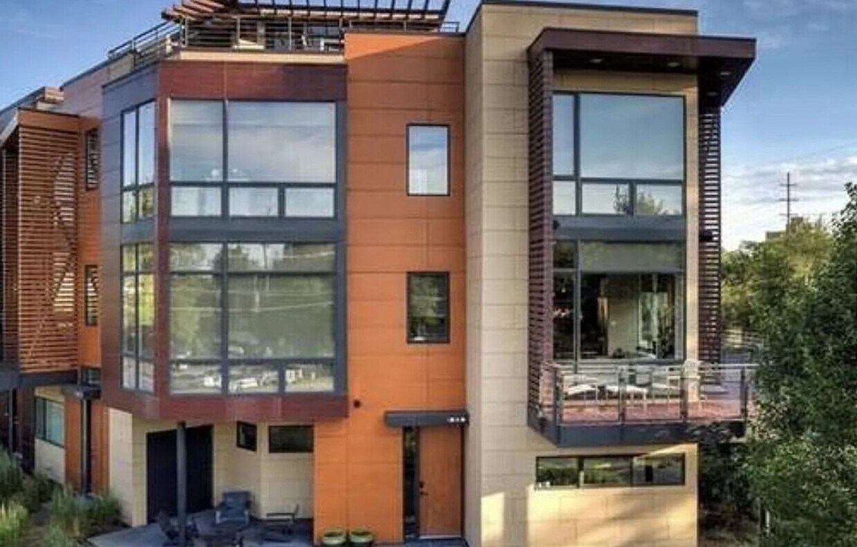 Foto principal - Gorgeous Luxury Townhome
