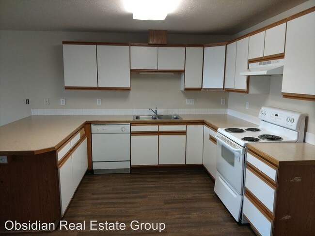 Building Photo - 562 NE Larch Ave
