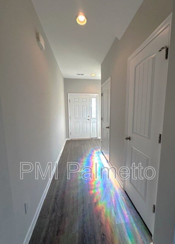 Building Photo - 130 Elsoma Dr