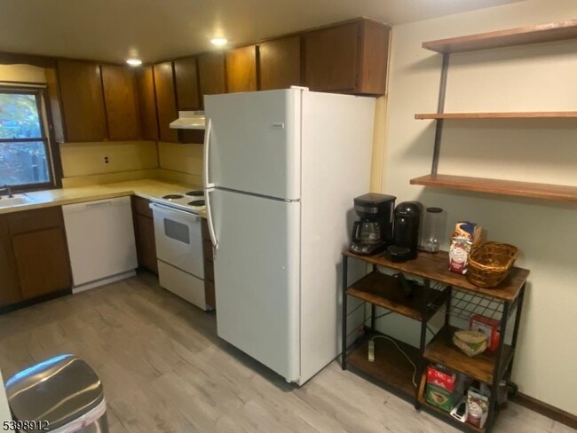 Building Photo - 211 Hamburg Turnpike