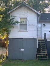 Building Photo - 858 Gracey Ave