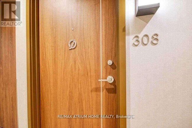 Photo du bâtiment - 115 McMahon Dr