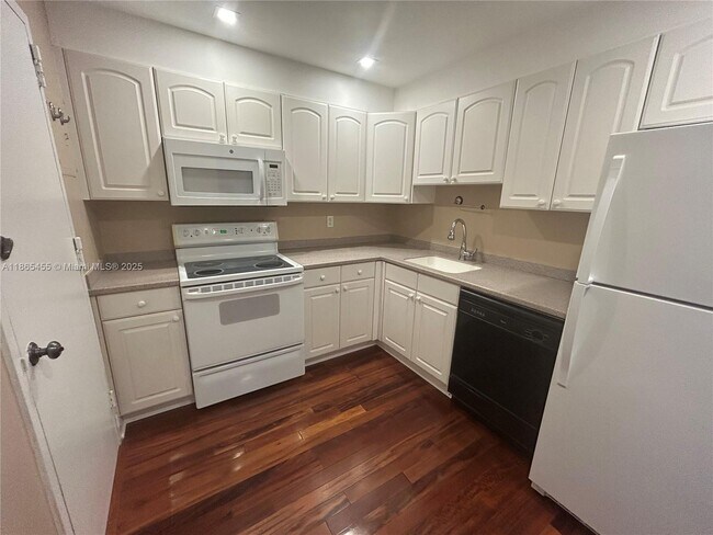 Building Photo - 401 Golden Isles Dr