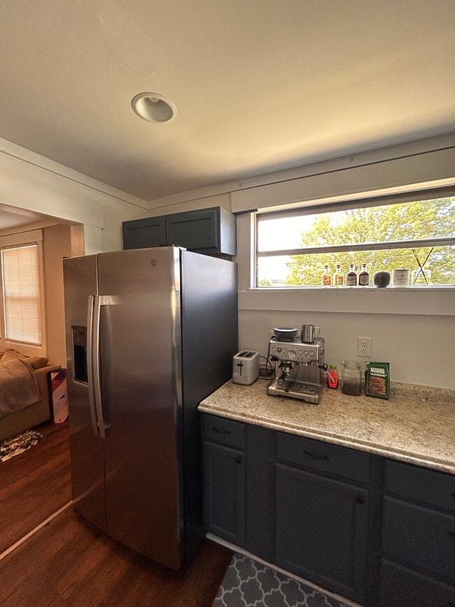 Foto del edificio - 230 Broadview Dr