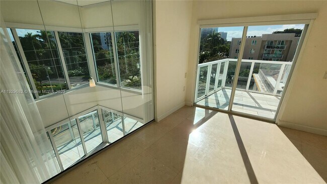 Building Photo - 1528 Brickell Ave
