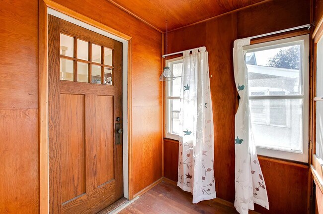 Foto del edificio - 1372 Asbury St